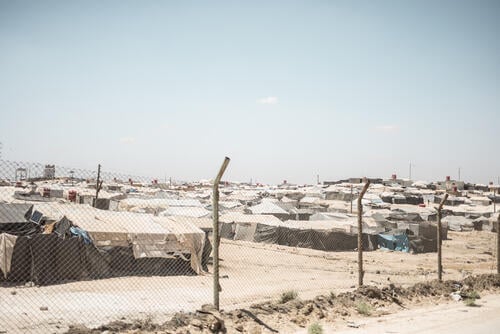 A child runs through the streets of Al Hol camp in northeastern Syria, where ISIS-affiliated families are gathered, in difficult living conditions.