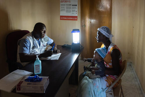 “This morning we came very early to the clinic, at 4:00 a.m.. We didn't really know where the clinic was and we were told that there would be a long queue. It took us about 4 minutes to arrive here. 

I have two children. My eldest is four years old and he is at home. This little one is called Adnelson, he’s only eight months old. He has a problem with his ear, it looks like a pimple. My husband works as a trader; he sells soft drinks while I take care of our children. We have enough to live on. We live with our extended family, with six other people. All the adults of the family have work to be able to make a living. 

So far, the children have been in good health and we have not needed any medical treatment. When a child has a fever, we resort to traditional medicine,” says 24-year-old mother, Annette.