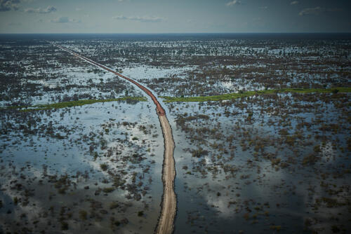 An aerial view of a road and dykes being built by the UN in Bentiu. The dykes are up to 2.5 metres high and 5 metres wide. The flooding around Bentiu spans 80km.