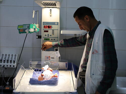 Médecins Sans Frontières’ (MSF) support to Abs Hospital in Hajjah Governorate in Yemen, is one of our biggest humanitarian responses across the globe. 
To facilitate access to healthcare for people affected by war and displacement, we have been supporting the hospital since 2015, gradually raising its capacity from 30 to 288 beds over the years. 
MSF runs over 80 per cent of the hospital departments, including mental health, in addition to providing financial incentives to the Ministry of Health (MoH) staff and supporting the laboratory, pharmacy and logistic activities.