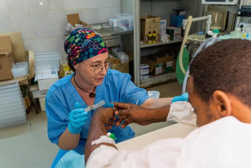 Nora Zergi, anesthetist, preparing a patient for a bullet extraction operation.