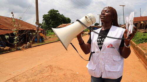 MSF health promotion officer, Chidinma Ugonna, educating the public about Lassa fever in Iboko market, Izzi local government area, Ebonyi state, Nigeria. MSF teams have built and maintained a remarkably high level of community acceptance in Ebonyi state and have a good relationship with the people. There is still a lot of stigma for Lassa fever survivors and our teams try to use every means available to let people know that those who have been treated and cured for Lassa fever are no longer contagious.