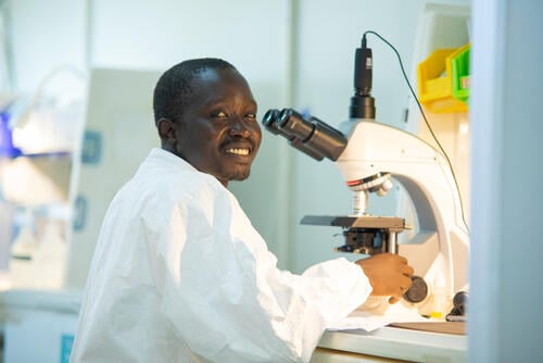 Emmanuel Oyoo, MSF laboratory technician, is using a microscope at the microbiology laboratory inaugurated at the MSF hospital in Bentiu IDP camp, Unity State.