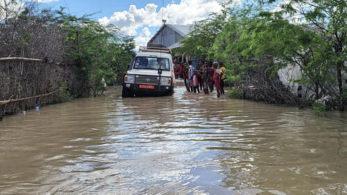 Since the beginning of November 2023, the Northeast of Kenya has experienced significant rainfall.
The communities surrounding MSF Dagahaley Project has suffered significantly from this rainfall. More than 2700 people have relocated to 5 schools within Dagahaley, with many others taking shelter within their extended families in Dagahaley. In response, MSF launched an intervention to assist the thousands of people affected by the flooding in the County of Garissa with a specific focus on the needs of the communities in and around Dagahaley’s refugee camp.
Immediate needs are with those in the schools who are without shelter from the elements, food, clean water and cooking capabilities. The risk of water-borne diseases increases as the shortage of drinking water, latrines and food continues. Additionally, the heavy rains have made roads inside the camp impassable, even for people walking on foot.