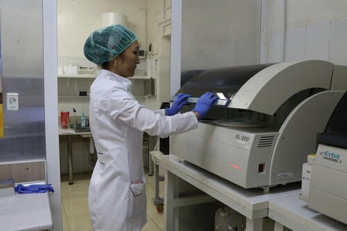 Lab technician checks the samples in biochemical blood analyser. In Nukus, MSF supports a laboratory in TB Hospital number 1. Moreover, MSF renovated and equipped a mycobacteriological laboratory biosafety level 3 in Nukus and introduced advanced rapid TB diagnostics technologies. The laboratory has the capacity for conducting culture tests, drug sensitivity tests and sputum smear quality control. The laboratory carries out the second-line drug DST (sensitivity tests). Introduction of NGS (Next-Generation Sequencing) which provides an option for rapid and accurate genetic analysis and detection of mutations associated with drug resistance is also planned for Nukus laboratory.