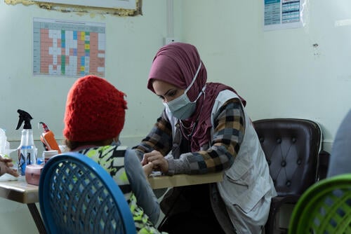 MSF nurse checking the vital signs and glucose level of a diabetes patient at the MSF-run clinic for non-communicable diseases in the Hawija General Hospital in Hawija, Kirkuk.
