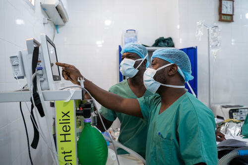 The anaesthetist and his assistant make the final adjustments to the anaesthesia machine via a touch-sensitive monitor. 
At just nine years old, Kadidia Dembélé, has already faced the extreme violence that has gripped northern and central Mali since 2012. At the end of December 2023, during an attack on her village, Diagui Wèrè, she was shot three times, once in the abdomen and twice in the buttocks, her mother was killed during the assault. Djenaba Kelema, her aunt, took her for treatment. "She was dying. I didn't think she would survive," she recounts. "She underwent several open surgeries. Fortunately, my niece is now back on her feet and continuing her treatment.”