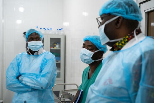 Operations coordinator Aïssami Abdou checks out MSF's activities in the surgical unit. He is accompanied by the local coordinator and the surgeon, who are all on mission in Niono.