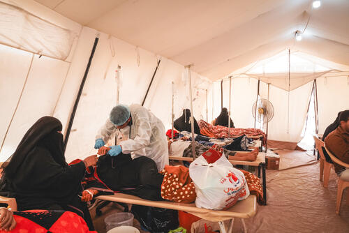 Medical team inside one of the cholera treatment centre’s tent providing medical care for cholera and acute watery patients. Aden city, Yemen.