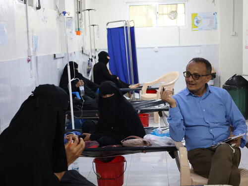A psychologist holds a group mental health session for patients and their caretakers inside the diarrhea treatment center MSF opened in the MSF-supported mother and child hospital in Taiz Houban, Taiz governorate. 

Although acute watery diarrhea is endemic to Taiz Houban, a recent surge in the number of patients resulted in the opening of a 20-bed treatment center inside its mother and child hospital to provide medical care for patients.

Twenty out of Yemen’s twenty-two governorates have witnessed a surge in acute watery diarrhea cases, many of them were confirmed cholera cases.