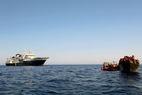 🛟 130 people were spotted on overcrowded double-deck wooden boat and rescued by @MSF
 team this afternoon.
Some of the survivors have medical needs that require attention on land. Rescue was performed after a 2.5-hour search, in the #Tunisian SAR region.

#GeoBarents is navigating to #Livorno, with a total of 179 survivors on board.
This is yet another distant port designated by the Italian authorities: Livorno is almost 1100 km away from the first rescue location.
This is a bit more than the distance between #Madrid and #Paris.