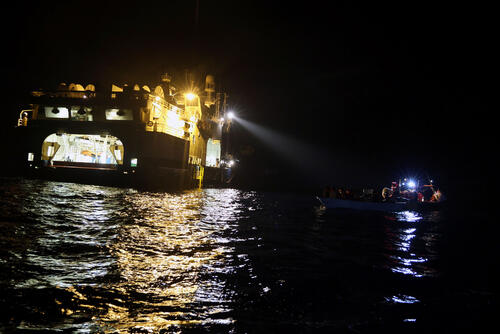 🌊 Intense night in the Central Mediterranean 

🔵MSF team rescued 139 people in 3 operations. Competent authorities were informed accordingly. 

During the last rescue, 37 went overboard, some of them were pushed. Everyone is safe on #GeoBarents, receiving care and recovering. 

During the first rescue, 57 people were spotted in distress on fibreglass boats in international water. As MSF team finished distributing lifejackets and everyone moved to the rescue boat, an unidentified boat came to area where a person jumped into the fibreglass boat and drove away from the area. 

During the second rescue, 45 people including 2 children were spotted in distress on fibreglass boats. While survivors were moving to the rescue boats, one person stayed and refused to be rescued, and was seen driving the boat away.   

Later, 37 people were spotted in distress on a fiberglass boat. As the team was waiting for instructions from competent authorities, people were seen jumping into the water, some were physically pushed by a person who later drove the boat away. MSF team quickly and safely retrieved everyone.