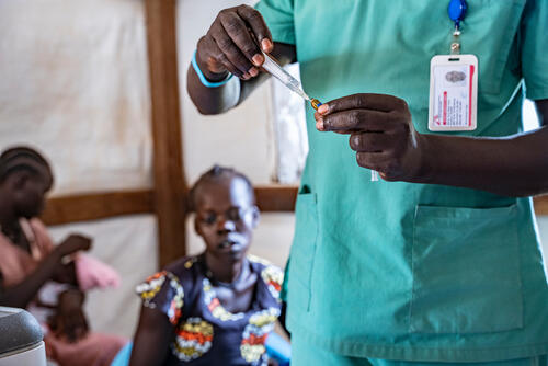Medical staff prepare the malaria vaccine

Medical staff prepare the malaria vaccine to be given to Yar Mayak and Athek Nyol Aging, among others.

South Sudan is at the middle of the malaria season. The majority of patients at the Gongoi Health Post in Mayen Abun are positive for malaria, some of them suffering from severe cases.

Mayen Abun has been identified as one of the states where MSF, in collaboration with HoM and UNICEF, among others, has started providing malaria vaccines.