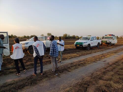 MSF team returning to MSF compound after spending the day in the cholera treatment centre in Al Fao hospital, Gedaref state
