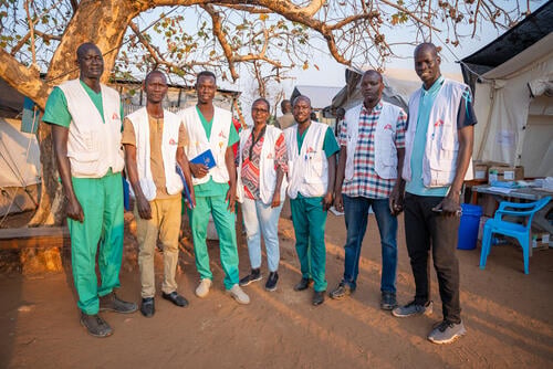 A team of MSF staff pose for a photo at the Cholera Treatment Centre (CTC) in Juba’s internally displaced persons (IDP) camp, ex-PoC, where they are responding to the current cholera outbreak.