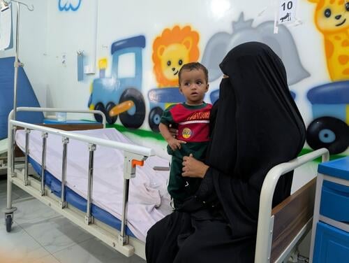 A mother with her child at the MSF-supported ITFC in Ad-Dahi Hospital in Al Hudaydah. Yemen, February 2025.