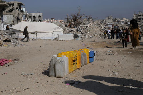 Palestinian people waiting for the water truck to arrive to Jabalya city, north of Gaza Strip, Palestine.