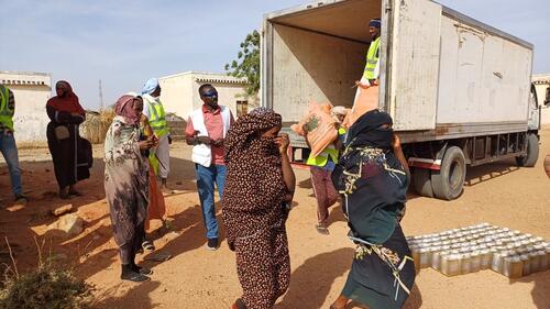 MSF staff offloading the truck to prepare for the distribution in outskirts of Nyala / South Darfur