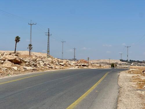 The main highway to Kisan village. According to the residents, Palestinians are prohibited from walking here by Israeli forces.