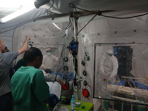 An MSF medical staff member examines a patient suspected of having Ebola at the new treatment center in Bulape, Kasai. This newly established facility has a capacity of 32 beds.