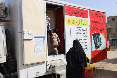 A child entering the MSF truck carrying the X-ray machine for his scan. At these chest camps, MSF teams offer free TB screening, bringing X-rays and medical consultations closer to where people live, reaching those who might not otherwise visit a health facility, and supporting TB case finding.