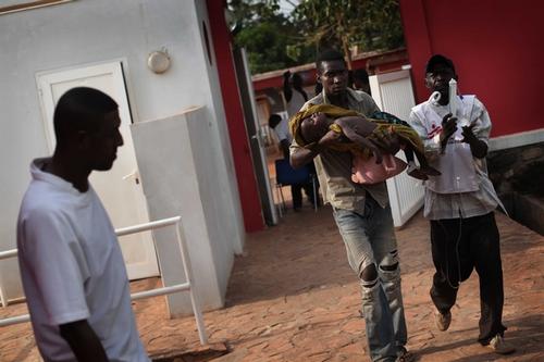 MSF is treating the most severe cases and providing emergency referrals to other structures at the Bangui airport. MSF has on average been carrying out 500 consultations, performed 100 dressings, and assisted 7 deliveries at the airport each day. MSF is the only medical provider at the camp, where 100,000 displaced people have sought shelter.