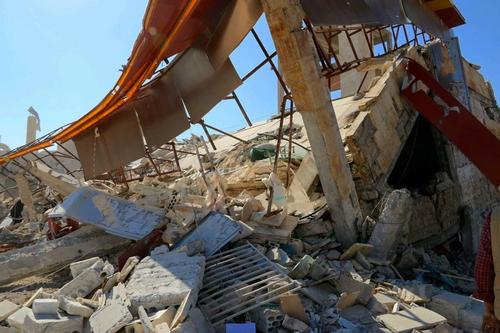 The MSF-supported hospital in Ma’arat Al Numan before it was attacked and destroyed on Monday 15th Feb. At least 25 people were killed, including nine staff members.
The 30-bed hospital  had 54 staff, two operating theatres, an outpatient department and an emergency room. The outpatient department treated around 1500 people a month, the ER carried out an average of 1,100 consultations a month, and around 140 operations a month, mainly orthopaedic and general surgery, were carried out in the operating theatres.

MSF has been supporting this hospital since September 2015 and covered all the needs of the facility including provision of medical supplies and running costs.