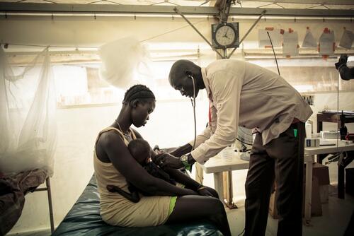 Médecins Sans Frontières (MSF) runs health care facilities in the UN protection of civilians camp (PoC) in Bentiu, South Sudan. The MSF hospital in the Bentiu PoC is the only hospital for the population of the camp. It provides 24-hour emergency room care, intensive care for malnourished children, medical treatment in paediatric and adult wards, and surgical and maternity services. More than  100,000 people live in
dire living conditions in the Bentiu PoC, having fled ongoing violence.
The MSF staff consisted out of international staff (round the 20) and national staff ( round 500). The national staff members are people themselves affected by the violence in South Sudan and live as IDP’s in the camp.