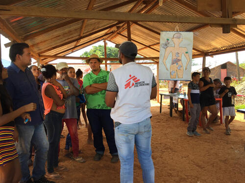In February 2019, MSF conducted a large bed net distribution campaign in Sifontes municipality, a mining area in Bolivar Sate. The distribution is crucial to allow people in this mining area to protect themselves from mosquitoes and therefore malaria. 

An MSF health promoter explains to people from the community how malaria affects the functioning of different body organs and addresses some misconceptions about the disease.
