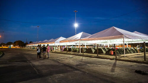 Tents located behind Boa Vista’s bus station, where Venezuelan migrants and asylum seekers – who are not in shelters or in another type of housing – stay at night. They are allowed to access this site every day late afternoon and they must leave it in the following day by 6.a.m.