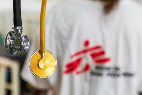 The MSF hospital in Agok is the only facility providing secondary care in the entire Abyei region of South Sudan. This structure deals with emergencies, surgeries, treatments of HIV, tuberculosis, chronic diseases as well as neglected diseases, such as snake bites, a real scourge in the region. In 2019, in order to improve the quality of care, a radiology room was set up and the pharmacy was extended. A lack of specialized structures in the surrounding states forces some patients to travel very long distances to get to Agok hospital, some have to walk for up to 10 hours. This phenomenon illustrates the need for a comprehensive hospital in a country where health care is almost non-existent