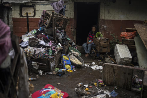 María Turcios and her five children swam to save their lives on Sunday, May 31. The water reached the roof of the house and broke the door hinges. Her belongings are on the street and all her food is lost.