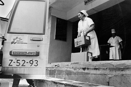 BARDA, AZERBAIJAN, ASIA, 30.01.94.  MSF delivers  medical materials at a local hospital.
