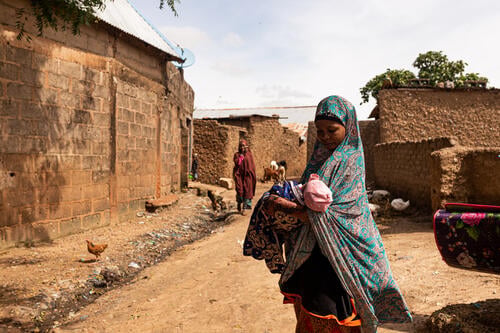 Amina Tahila (27), a new mother,reaches her home in Shinkafi town after being discharged. 

“I am happy that I was taken to the hospital. And both my baby girl and I are doing fine now. I am grateful and I am wishing others well. Whoever is pregnant needs help.  I am advising women to please take good  care of themselves. They should always go to the hospital for care because  the hospital takes care of people. “ 

MSF covers several needs of the pregnant women coming to give birth —from food and medicine to surgery when needed. Transport is also provided, both to the hospital and back to their communities