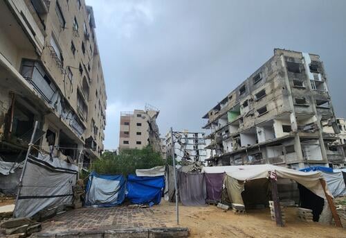 IDPs informal shelter in Gaza City