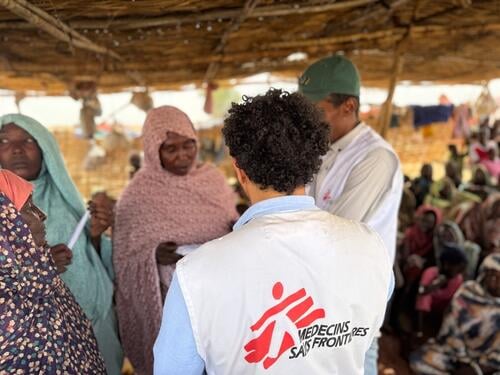 Dr. Javid Abdelmoneim, International President of MSF, visits the Daba Naira camp of Tawila, North Darfur state, to meet with community leaders and displaced families.  

The visit aims to gain a deeper understanding of the living conditions and medical needs of the displaced communities.